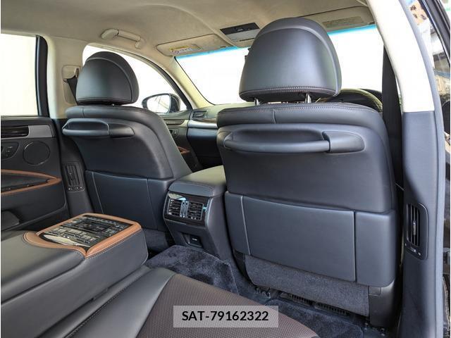 Lexus LS 2015-07 8812454-16