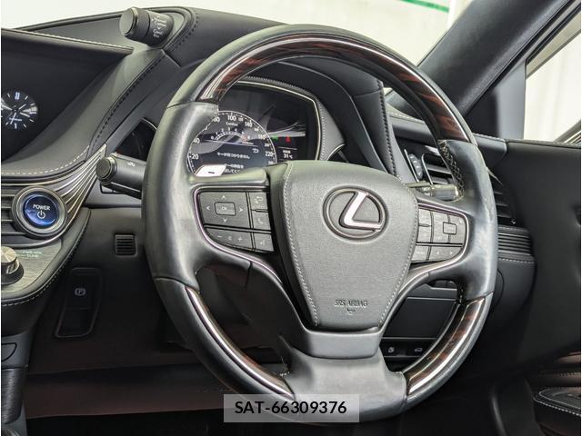 Lexus LS 2017-11 8812456-7