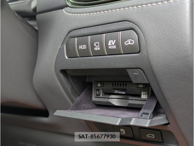 Lexus LS 2021-05 8812457-11