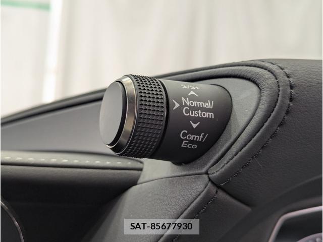 Lexus LS 2021-05 8812457-13