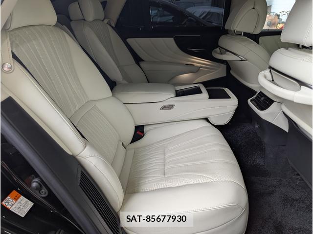 Lexus LS 2021-05 8812457-18