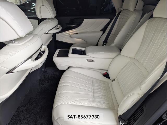 Lexus LS 2021-05 8812457-19