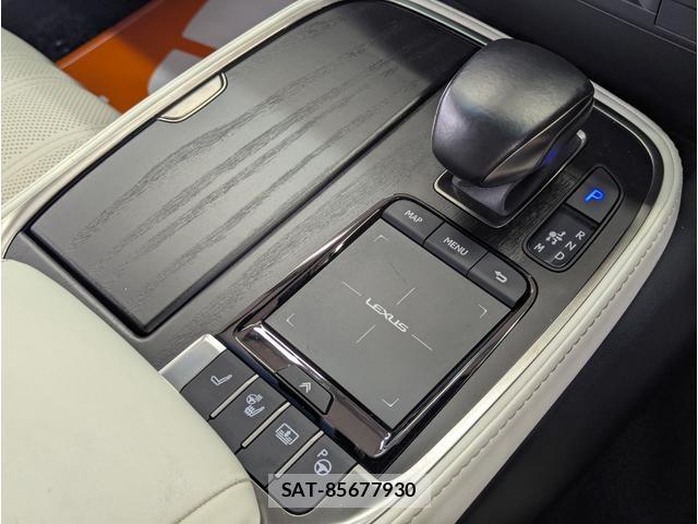 Lexus LS 2021-05 8812457-4