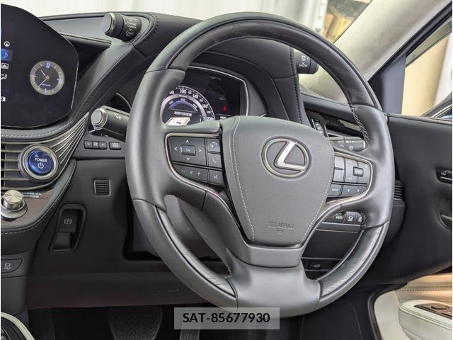 Lexus LS 2021-05 8812457-5