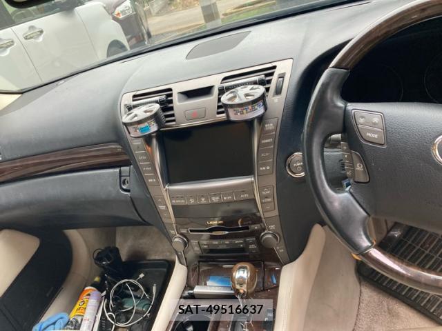 Lexus LS 2007-07 8813851-19