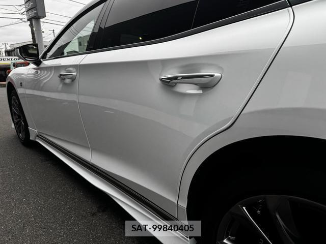 Lexus LS 2018-01 8817419-11