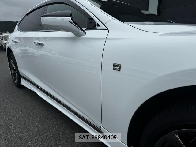 Lexus LS 2018-01 8817419-16