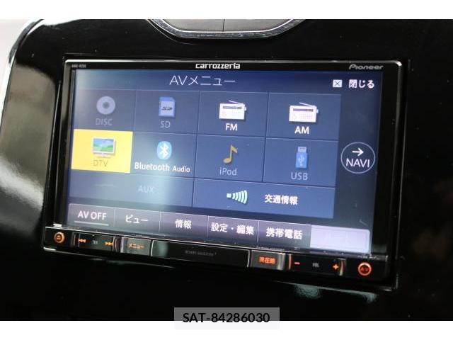 Renault LUTECIA 2015-05 8812824-11