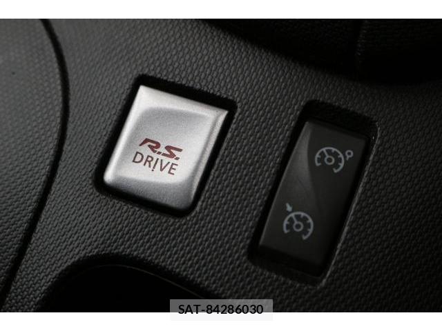 Renault LUTECIA 2015-05 8812824-12
