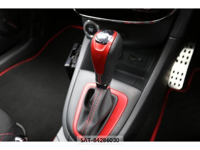 Renault LUTECIA 2015-05 8812824-13