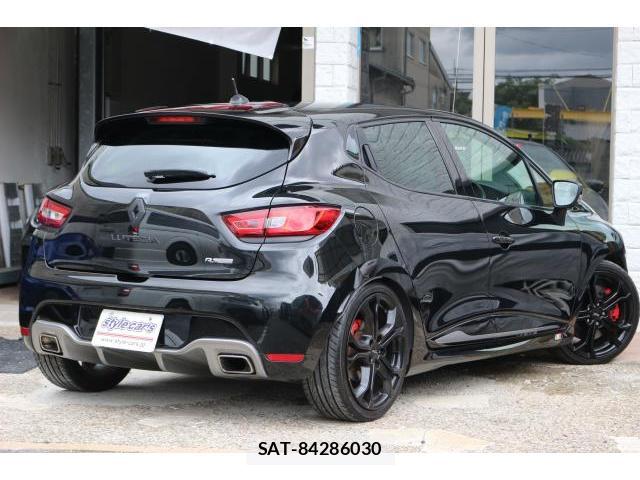 Renault LUTECIA 2015-05 8812824-3
