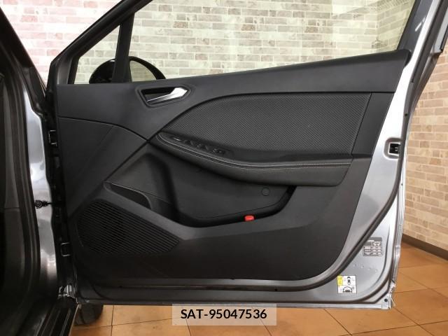 Renault LUTECIA 2023-07 8817055-19