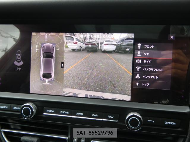Porsche MACAN 2021-12 8814033-10