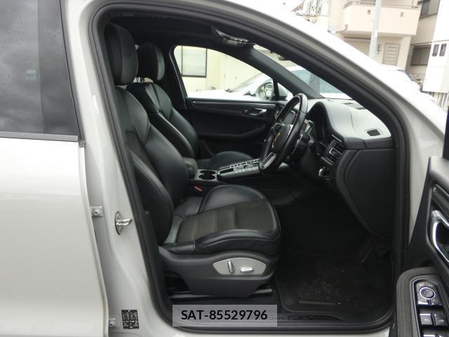 Porsche MACAN 2021-12 8814033-13