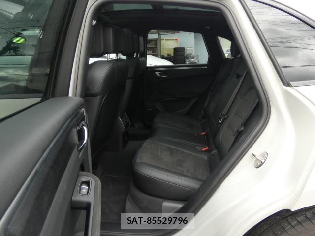 Porsche MACAN 2021-12 8814033-15