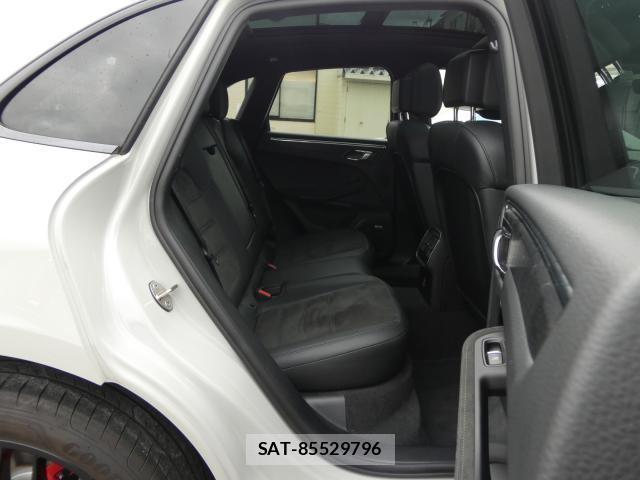 Porsche MACAN 2021-12 8814033-16