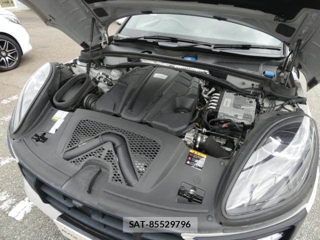 Porsche MACAN 2021-12 8814033-19