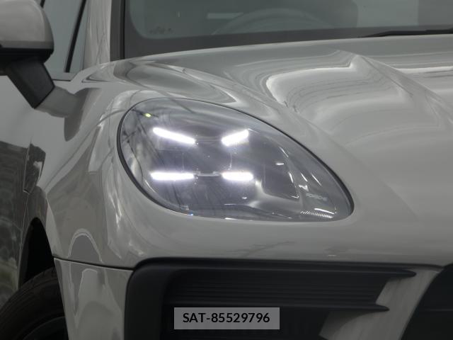 Porsche MACAN 2021-12 8814033-2