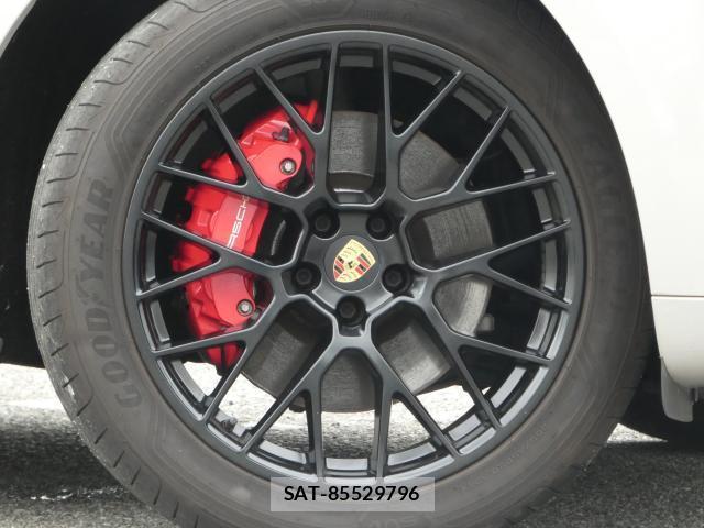 Porsche MACAN 2021-12 8814033-5