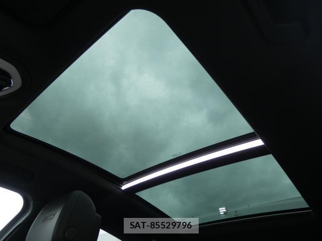 Porsche MACAN 2021-12 8814033-6