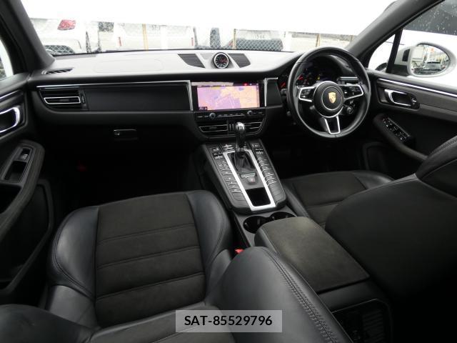 Porsche MACAN 2021-12 8814033-7