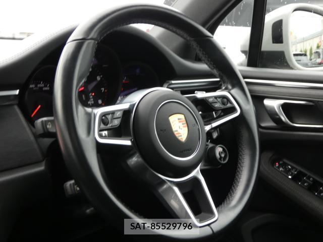 Porsche MACAN 2021-12 8814033-8