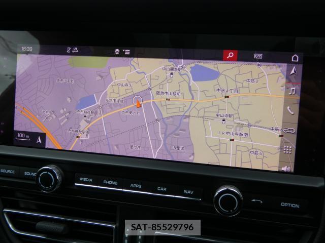 Porsche MACAN 2021-12 8814033-9