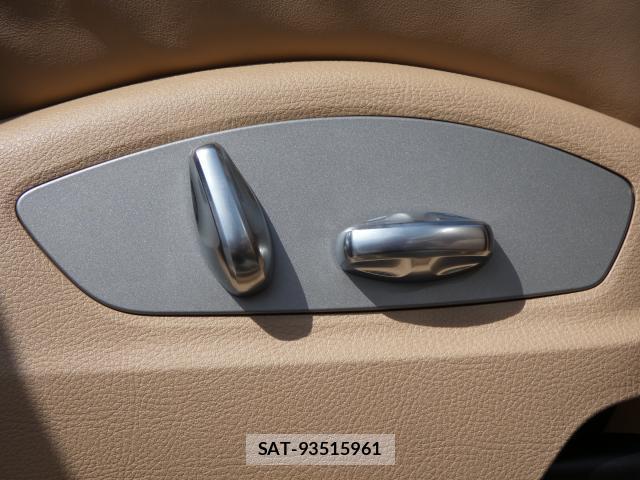 Porsche MACAN 2025-01 8814034-11