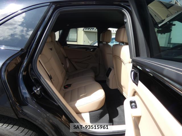 Porsche MACAN 2025-01 8814034-16