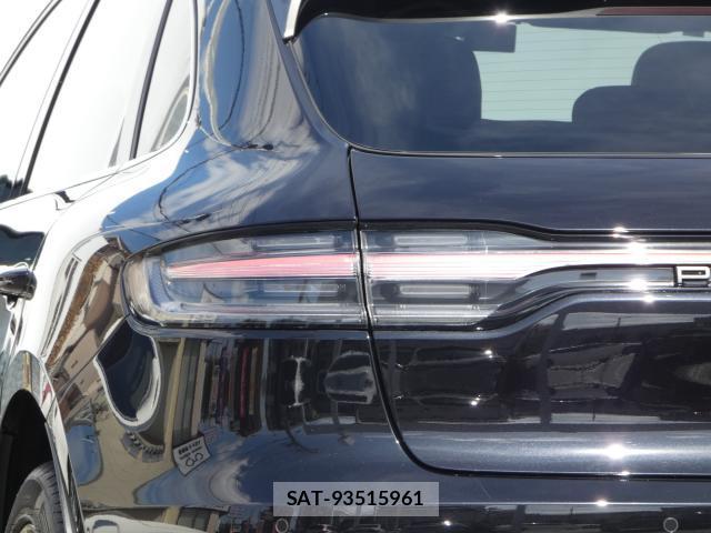 Porsche MACAN 2025-01 8814034-3