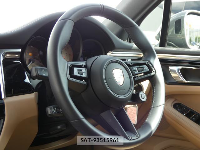 Porsche MACAN 2025-01 8814034-7