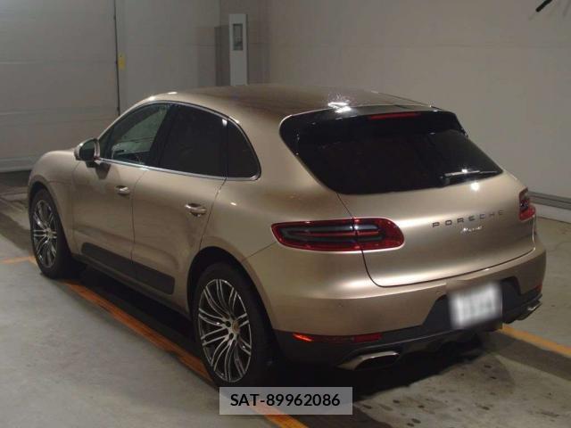 Porsche MACAN 2016-05 8815402-1