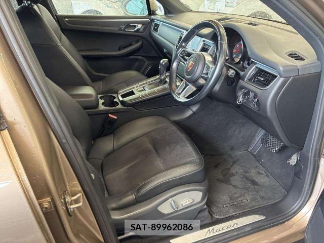 Porsche MACAN 2016-05 8815402-3