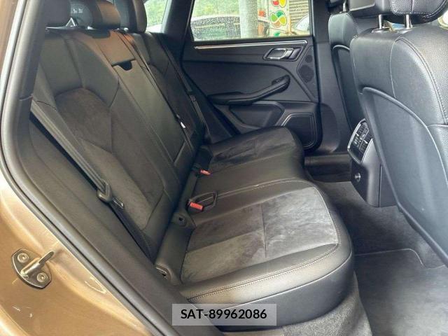 Porsche MACAN 2016-05 8815402-4