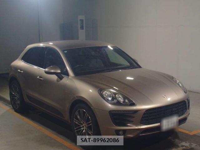 Porsche MACAN 2016-05 8815402-5