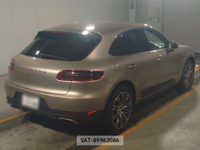 Porsche MACAN 2016-05 8815402-6