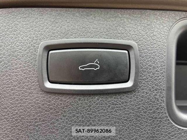 Porsche MACAN 2016-05 8815402-8