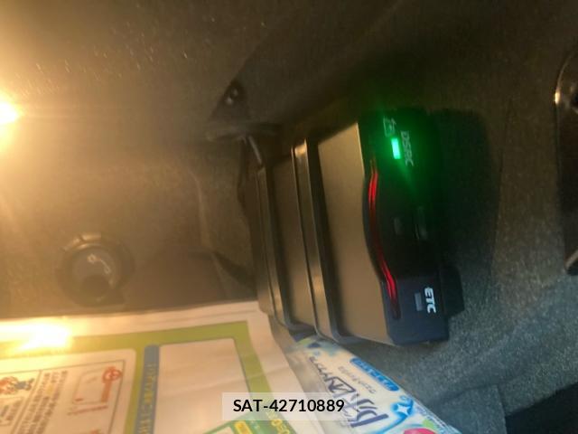 Porsche MACAN 2017-10 8817189-10