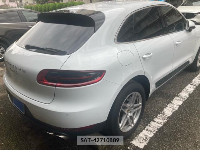 Porsche MACAN 2017-10 8817189-12