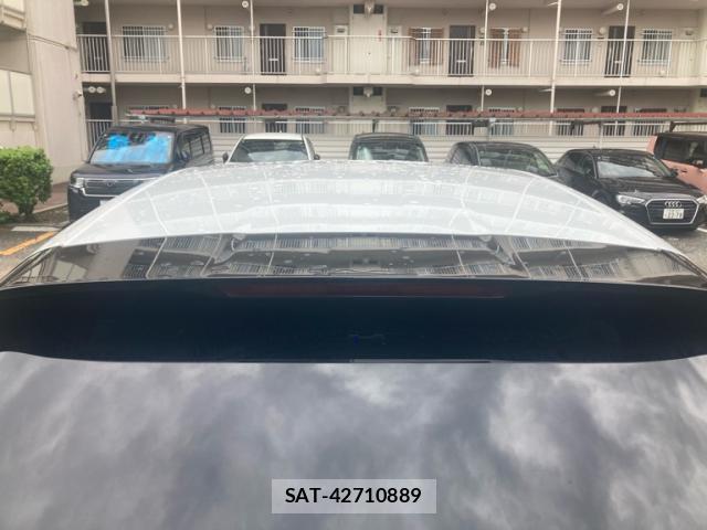 Porsche MACAN 2017-10 8817189-4