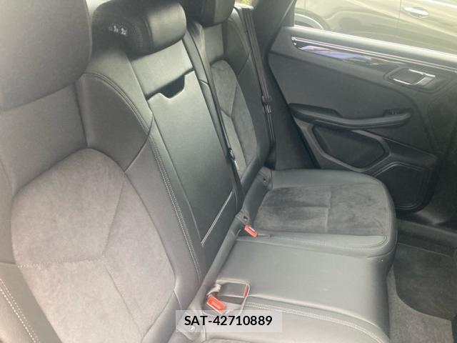 Porsche MACAN 2017-10 8817189-5