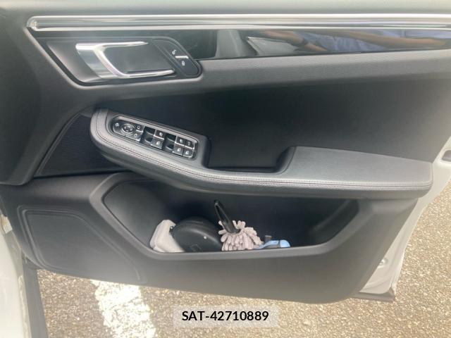 Porsche MACAN 2017-10 8817189-6