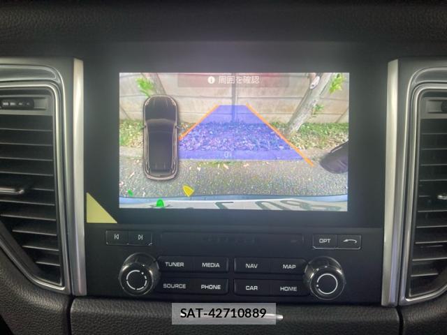 Porsche MACAN 2017-10 8817189-9