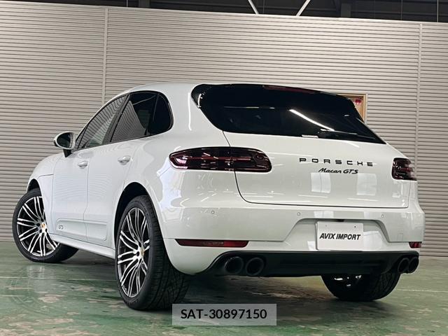 Porsche MACAN 2016-08 8817865-1