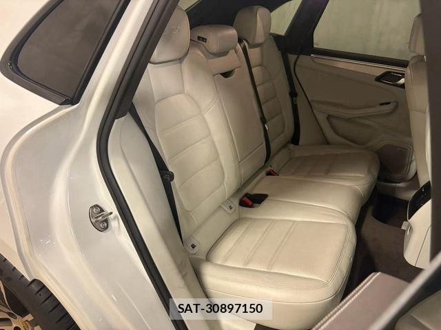 Porsche MACAN 2016-08 8817865-11