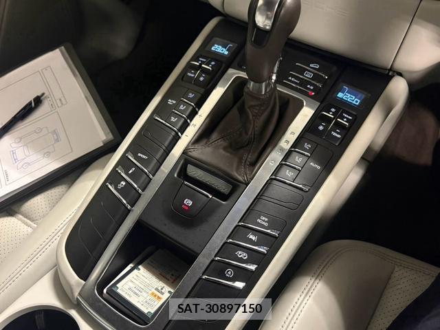 Porsche MACAN 2016-08 8817865-13