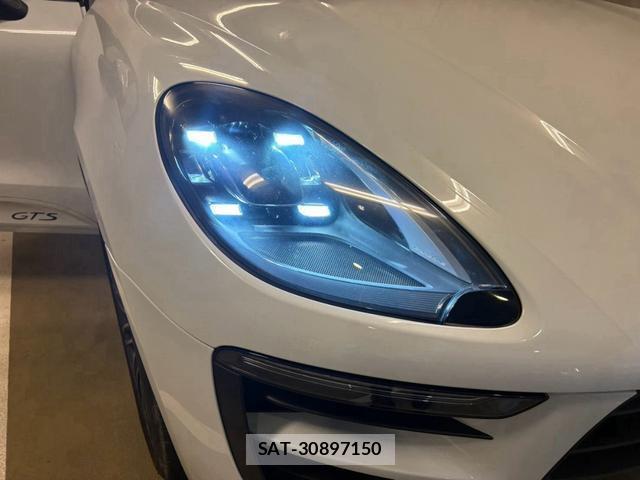Porsche MACAN 2016-08 8817865-2