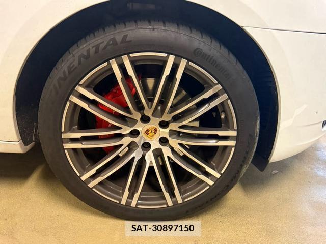 Porsche MACAN 2016-08 8817865-3