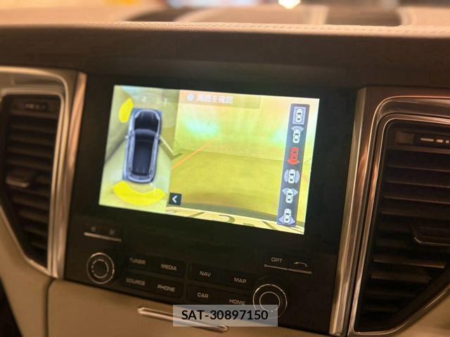 Porsche MACAN 2016-08 8817865-4