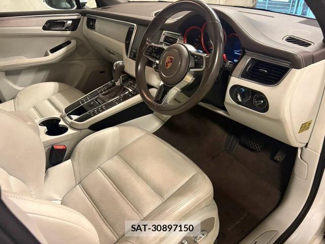 Porsche MACAN 2016-08 8817865-5